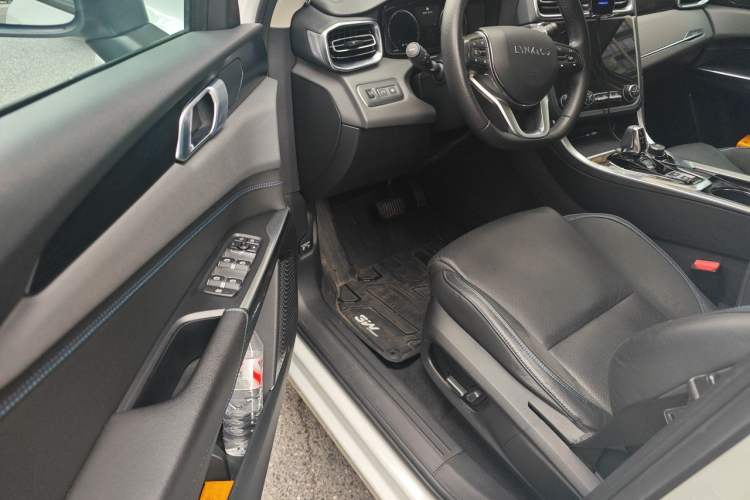 Used Lynk & Co 01 EM-P 2019 1.5T PHEV Jing Meeting China VI Emission Standards Driver Seat