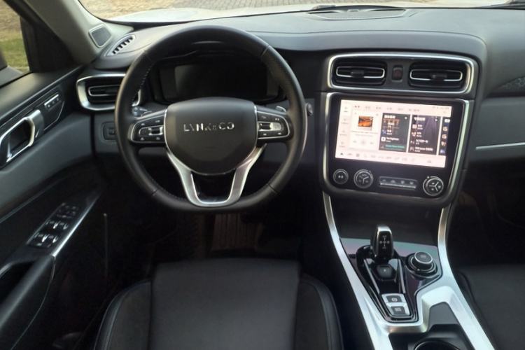 Used Lynk & Co 01 EM-P 2019 1.5T PHEV Pro Interior 3
