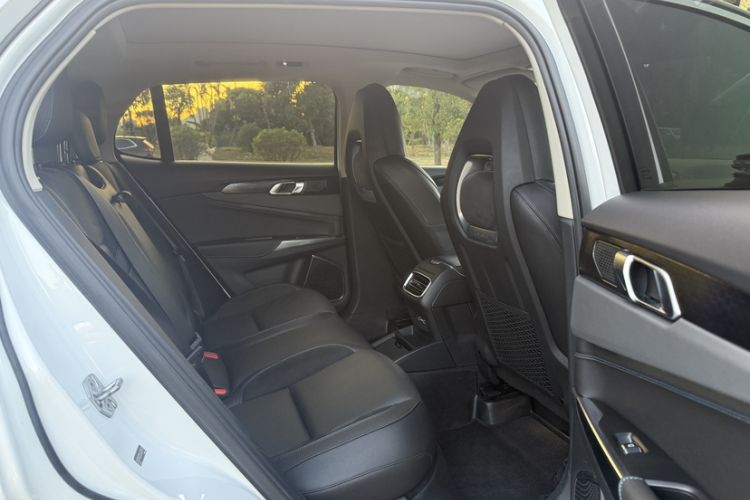 Used Lynk & Co 01 EM-P 2019 1.5T PHEV Pro Interior 8