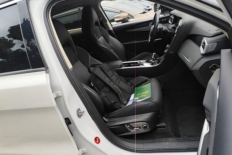 Used Lynk & Co 01 EM-P 2019 1.5T PHEV Pro Right Front Seat
