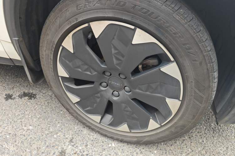 Used Lynk & Co 01 EM-P 2019 1.5T PHEV Jing Meeting China VI Emission Standards Right Front Wheel Hub