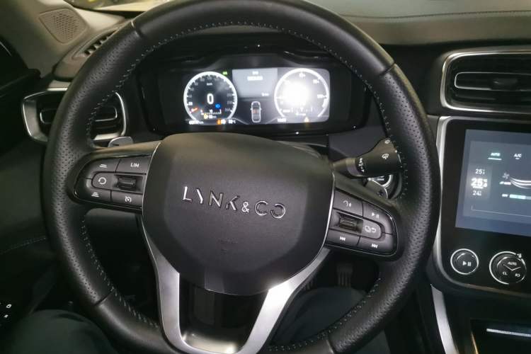 Used Lynk & Co 01 EM-P 2019 1.5T PHEV Jing Meeting China VI Emission Standards Steering Wheel