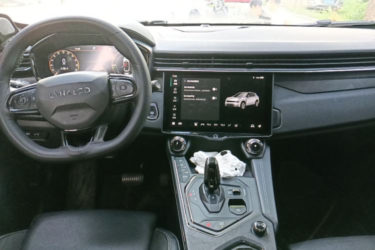Used Lynk & Co 01 EM-P 2021 1.5TD PHEV Halo Center Console