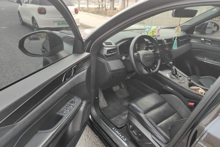 Used Lynk & Co 01 EM-P 2021 1.5TD PHEV Halo Driver Seat