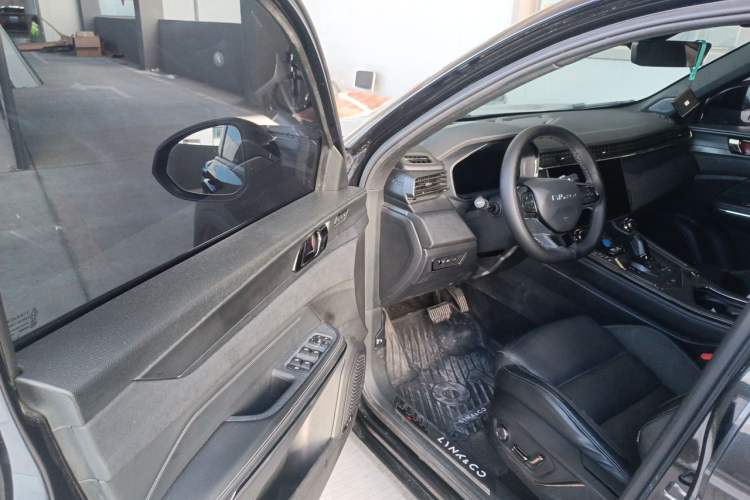 Used Lynk & Co 01 EM-P 2021 1.5TD PHEV Halo Driver Seat