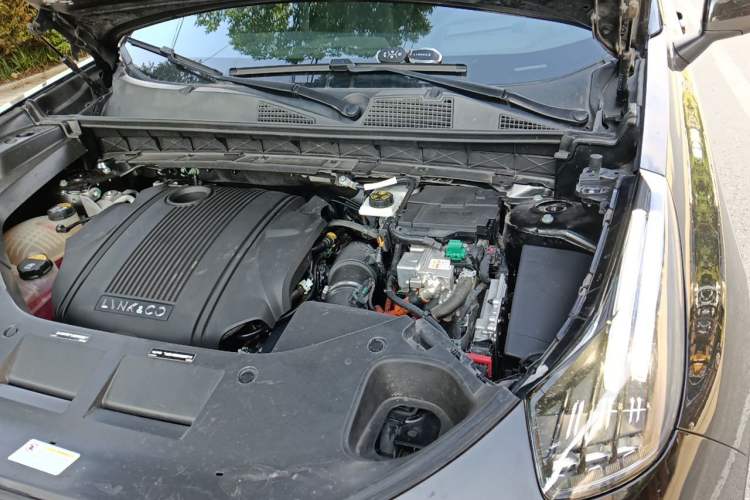 Used Lynk & Co 01 EM-P 2021 1.5TD PHEV Halo Engine Bay Left