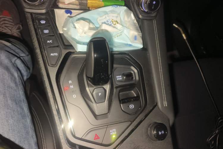 Used Lynk & Co 01 EM-P 2021 1.5TD PHEV Halo Gear Lever