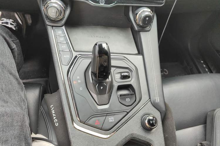 Used Lynk & Co 01 EM-P 2021 1.5TD PHEV Halo Gear Lever