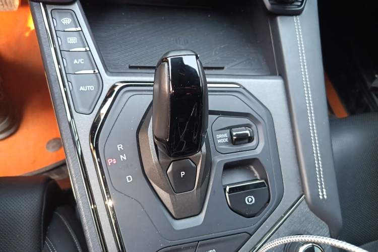 Used Lynk & Co 01 EM-P 2021 1.5TD PHEV Halo Gear Lever
