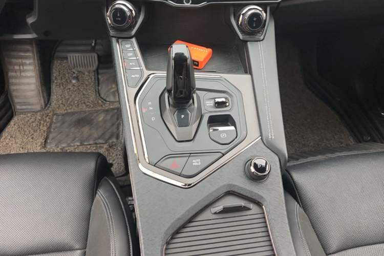 Used Lynk & Co 01 EM-P 2021 1.5TD PHEV Halo Gear Lever