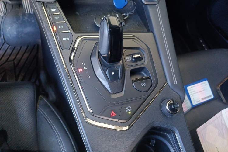 Used Lynk & Co 01 EM-P 2021 1.5TD PHEV Halo Gear Lever