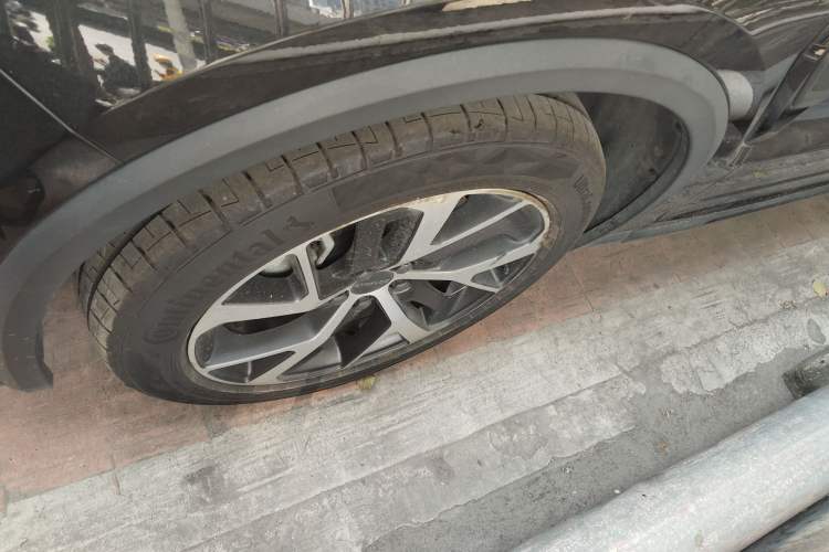 Used Lynk & Co 01 EM-P 2021 1.5TD PHEV Halo Left Front Wheel Hub