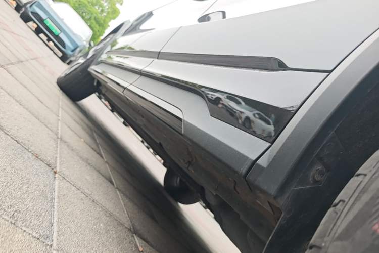 Used Lynk & Co 01 EM-P 2021 1.5TD PHEV Halo Left Side Sill