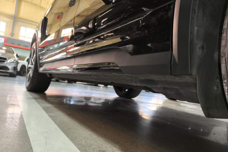 Used Lynk & Co 01 EM-P 2021 1.5TD PHEV Halo Left Side Sill