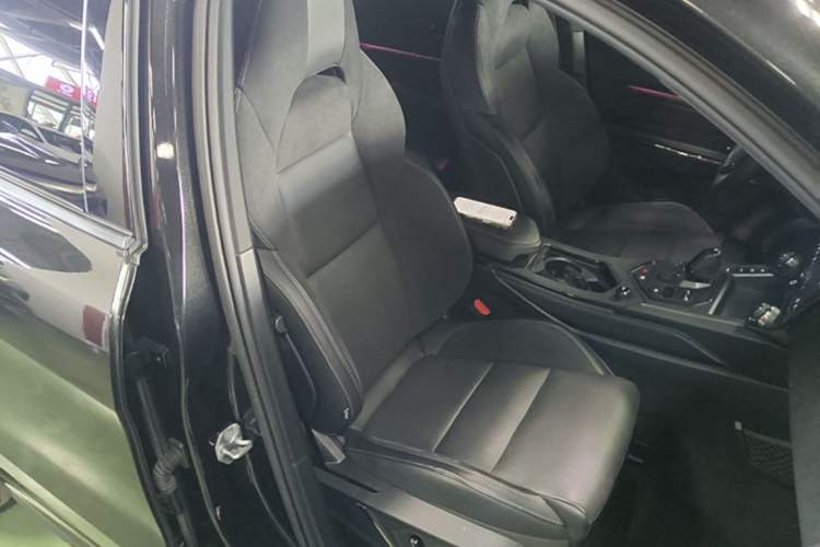 Used Lynk & Co 01 EM-P 2021 1.5TD PHEV Halo Right Front Seat