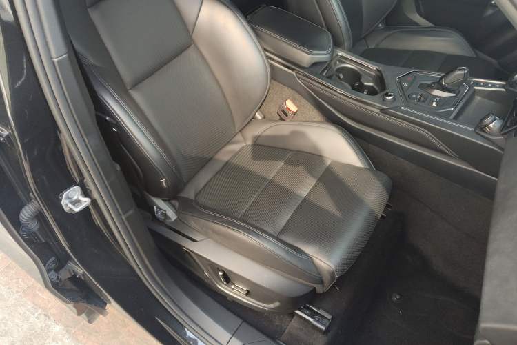 Used Lynk & Co 01 EM-P 2021 1.5TD PHEV Halo Right Front Seat