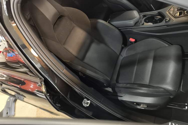 Used Lynk & Co 01 EM-P 2021 1.5TD PHEV Halo Right Front Seat