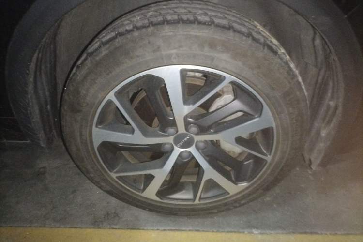 Used Lynk & Co 01 EM-P 2021 1.5TD PHEV Halo Right Front Wheel Hub
