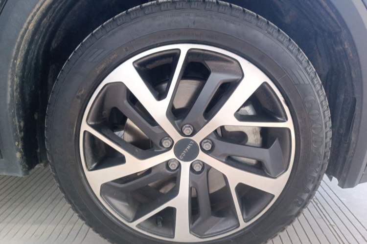 Used Lynk & Co 01 EM-P 2021 1.5TD PHEV Halo Right Front Wheel Hub