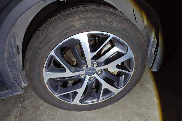 Used Lynk & Co 01 EM-P 2021 1.5TD PHEV Halo Right Front Wheel Hub