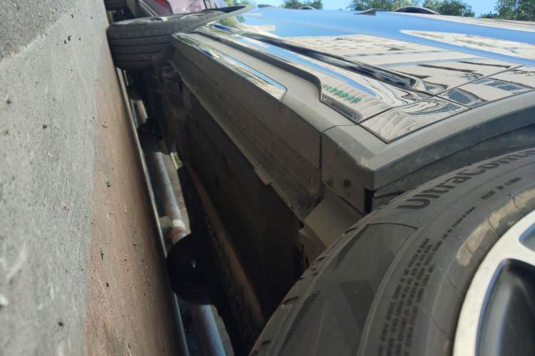 Used Lynk & Co 01 EM-P 2021 1.5TD PHEV Halo Right Side Sill
