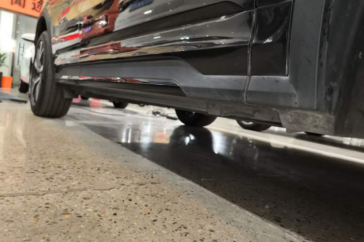 Used Lynk & Co 01 EM-P 2021 1.5TD PHEV Halo Right Side Sill