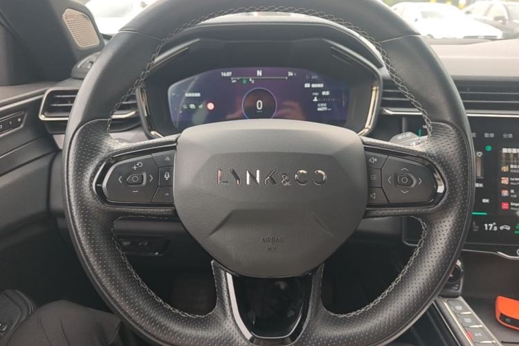 Used Lynk & Co 01 EM-P 2021 1.5TD PHEV Halo Steering Wheel
