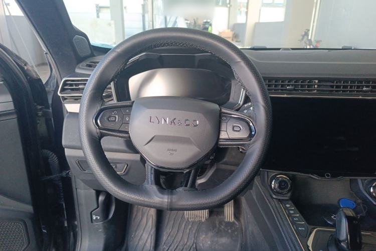 Used Lynk & Co 01 EM-P 2021 1.5TD PHEV Halo Steering Wheel