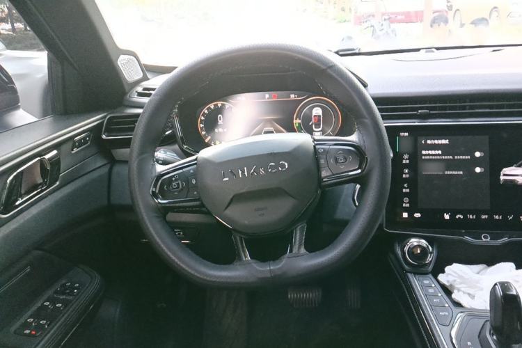 Used Lynk & Co 01 EM-P 2021 1.5TD PHEV Halo Steering Wheel