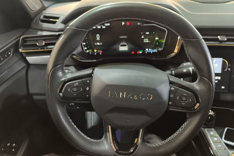 Used Lynk & Co 01 EM-P 2021 1.5TD PHEV Halo Steering Wheel