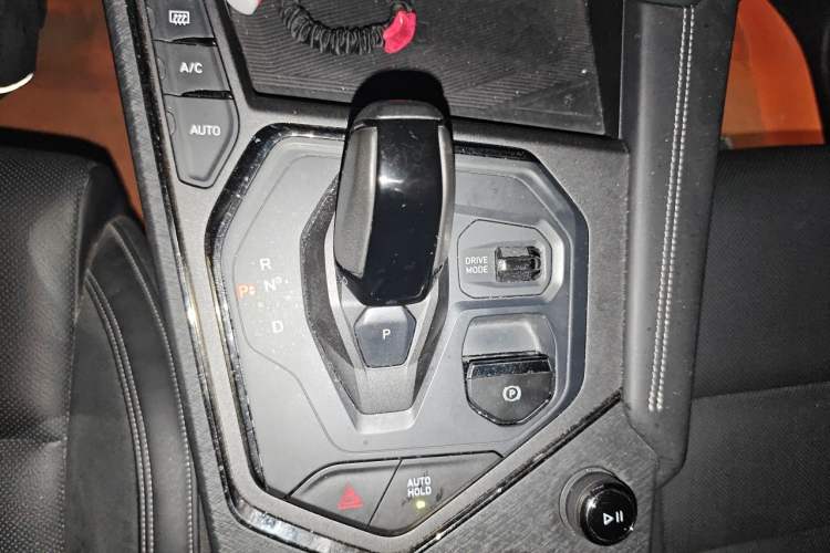 Used Lynk & Co 01 EM-P 2021 1.5TD PHEV Halo Gear Lever