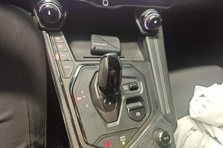 Used Lynk & Co 01 EM-P 2021 1.5TD PHEV Halo Gear Lever