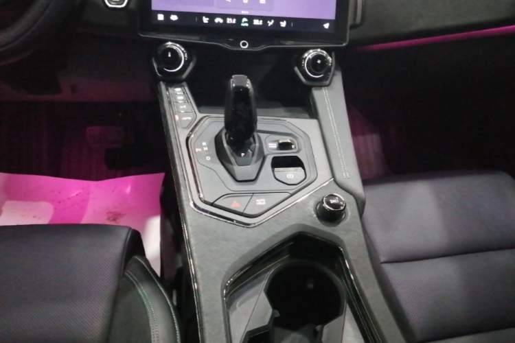 Used Lynk & Co 01 EM-P 2021 1.5TD PHEV Halo Gear Lever