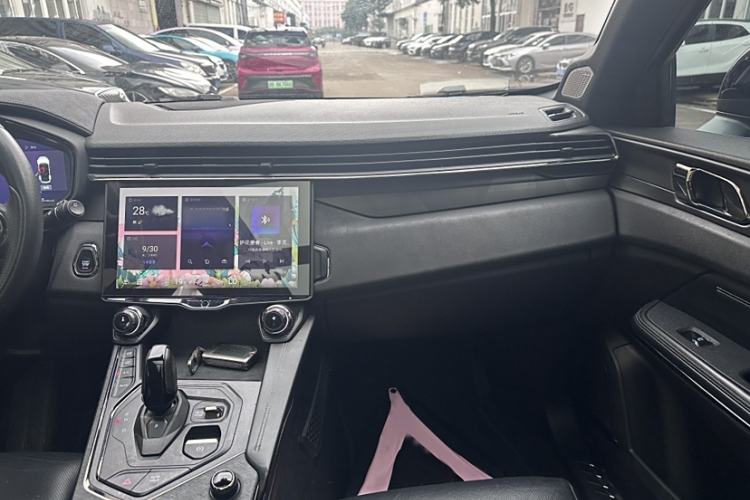 Used Lynk & Co 01 EM-P 2021 1.5TD PHEV Halo Interior 2