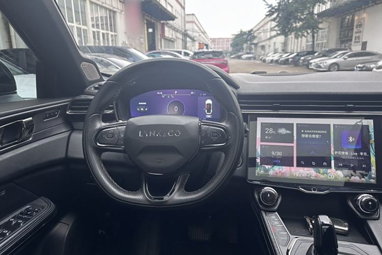 Used Lynk & Co 01 EM-P 2021 1.5TD PHEV Halo Interior 3
