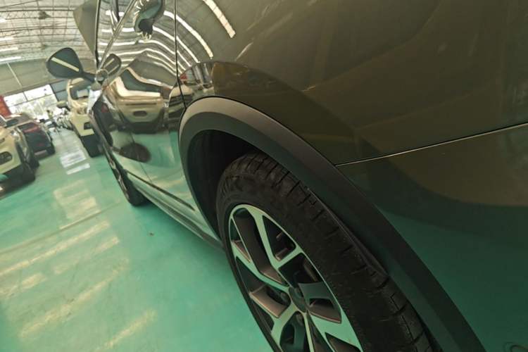 Used Lynk & Co 01 EM-P 2021 1.5TD PHEV Halo Left Side Sill