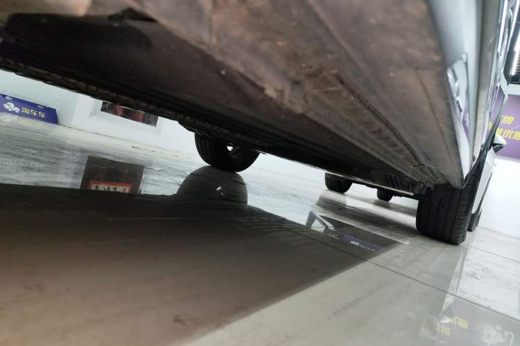 Used Lynk & Co 01 EM-P 2021 1.5TD PHEV Halo Left Side Sill