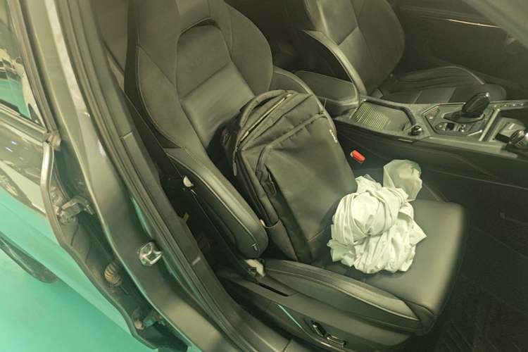 Used Lynk & Co 01 EM-P 2021 1.5TD PHEV Halo Right Front Seat