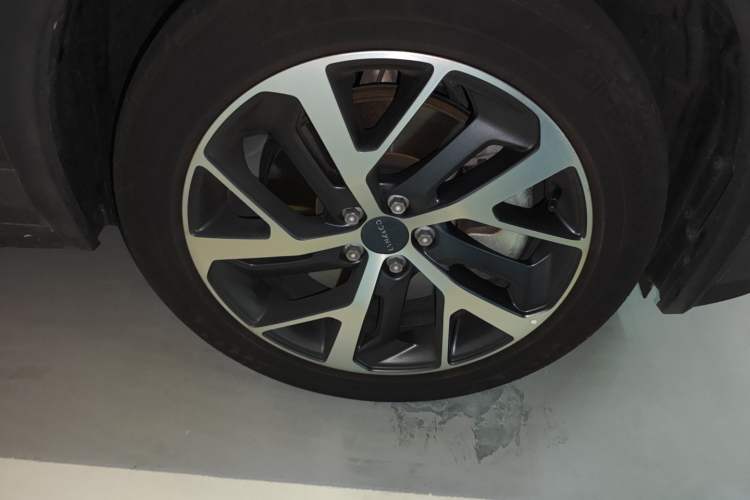 Used Lynk & Co 01 EM-P 2021 1.5TD PHEV Halo Right Front Wheel Hub