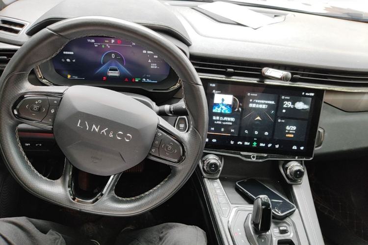 Used Lynk & Co 01 EM-P 2021 1.5TD PHEV Halo Center Console