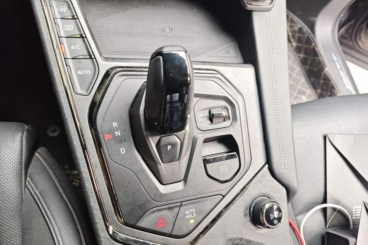 Used Lynk & Co 01 EM-P 2021 1.5TD PHEV Halo Gear Lever