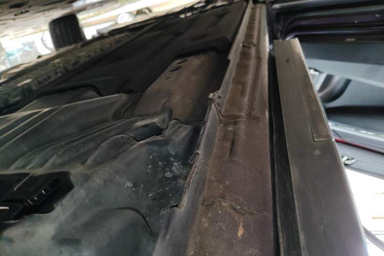 Used Lynk & Co 01 EM-P 2021 1.5TD PHEV Halo Left Side Sill