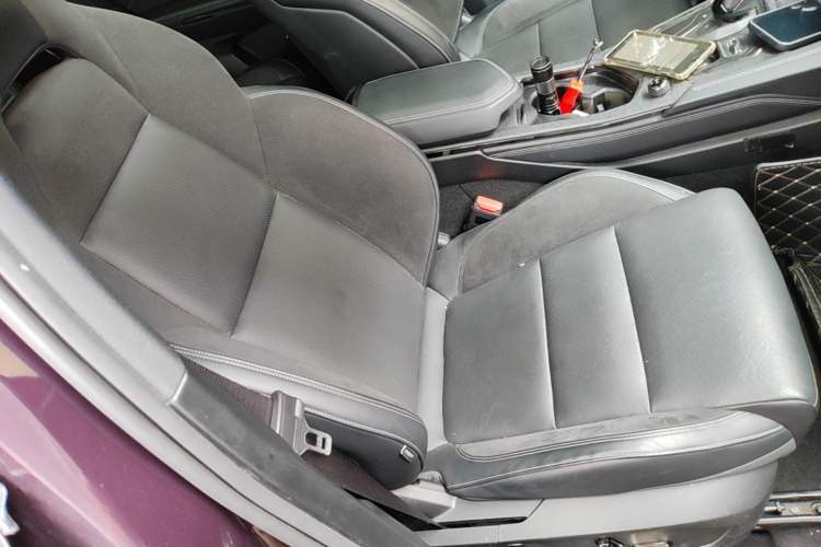 Used Lynk & Co 01 EM-P 2021 1.5TD PHEV Halo Right Front Seat