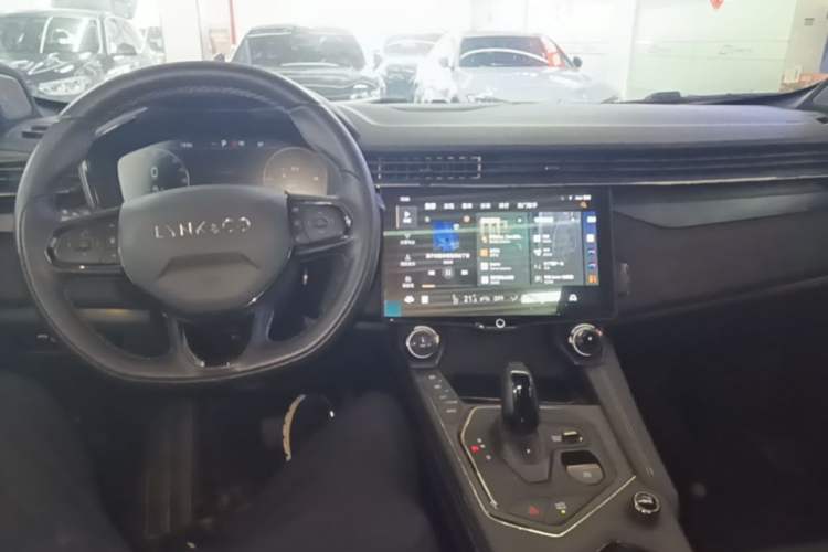 Used Lynk & Co 01 EM-P 2021 1.5TD PHEV Halo Center Console