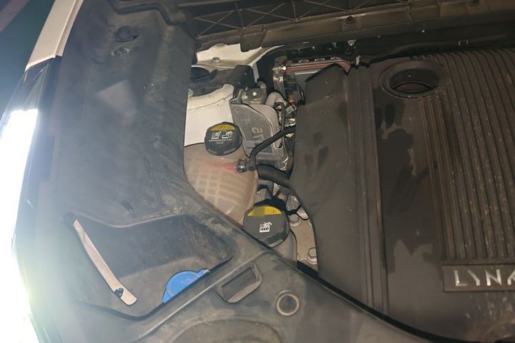 Used Lynk & Co 01 EM-P 2021 1.5TD PHEV Halo Engine Bay Right
