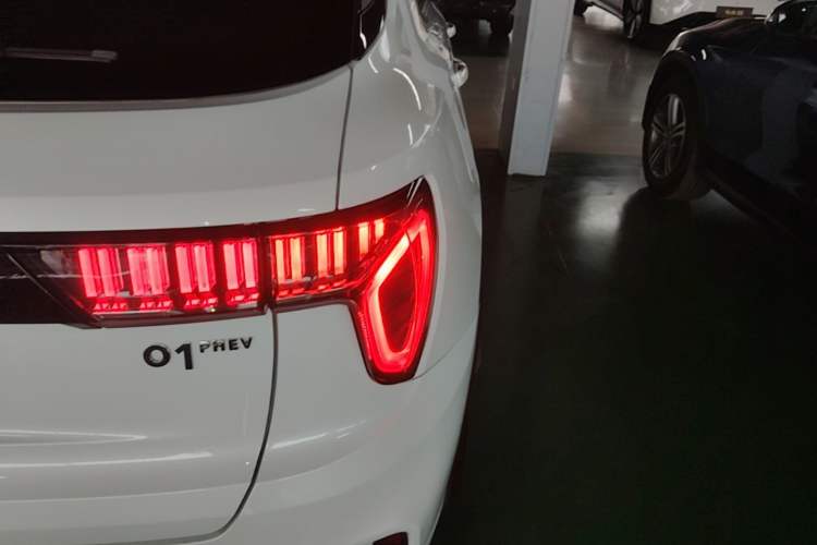 Used Lynk & Co 01 EM-P 2021 1.5TD PHEV Halo Exterior 3