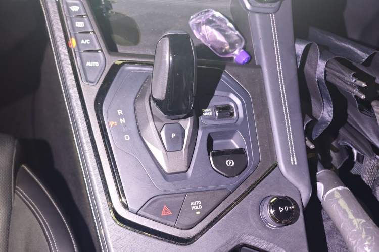 Used Lynk & Co 01 EM-P 2021 1.5TD PHEV Halo Gear Lever