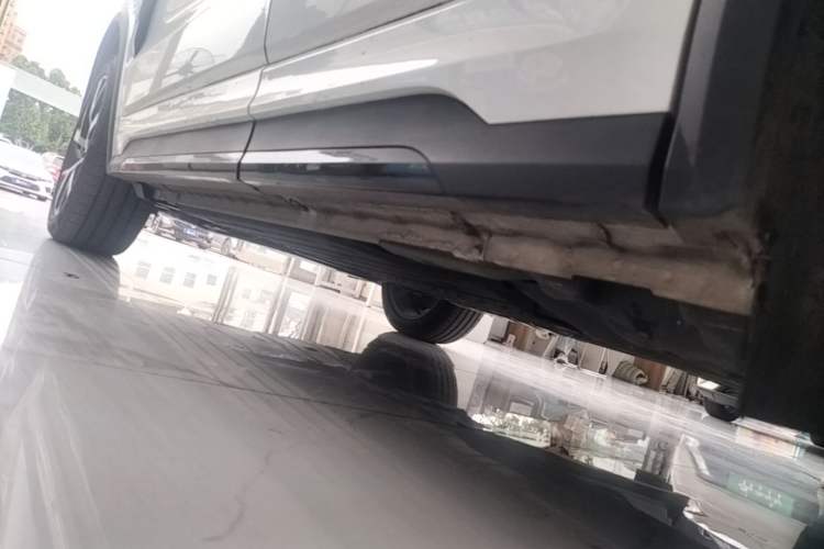 Used Lynk & Co 01 EM-P 2021 1.5TD PHEV Halo Left Side Sill