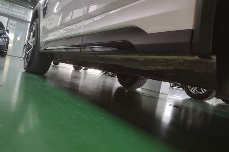 Used Lynk & Co 01 EM-P 2021 1.5TD PHEV Halo Left Side Sill