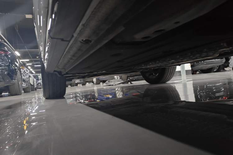 Used Lynk & Co 01 EM-P 2021 1.5TD PHEV Halo Left Side Sill